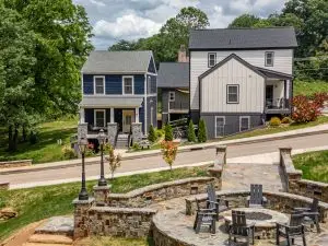Park entrance across from Blue Ridge closeup